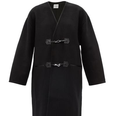 Toteme 新款 V领金属搭扣大衣 码全<br />       8折 €596（约4547元）