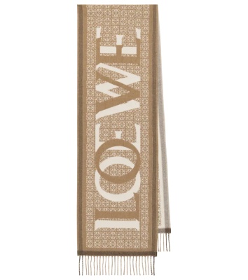 Loewe 罗意威新款奶茶色Love围巾<br />       €535（约3798元）
