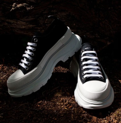 升级！【2023黑五】Cettire：Alexander McQueen 麦昆专场大促 粉色 Tread Slick $268<br />       低至5折＋定价优势＋额外9折