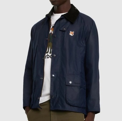 跳水价！Barbour x Maison Kitsuné 联名款 Beafort 油蜡夹克<br />       5折 ￡304（约2633元）