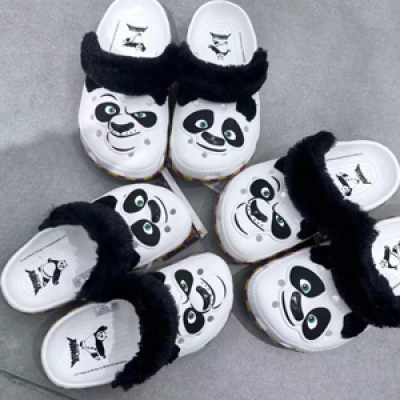 功夫熊猫 X CROCS 联名款大童款洞洞鞋<br />       4.5折 $24.54（约176元）