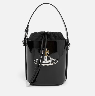 Vivienne Westwood Daisy 漆皮水桶<br />       6.3折 ￡236.7（约2102元）