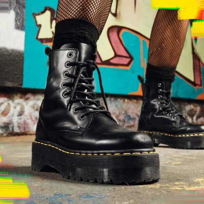 Shopbop：Dr. Martens 专场大促 1460 8孔靴折后$115<br />       额外7.5折！