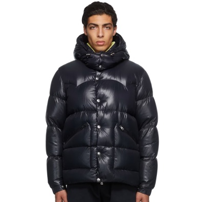 识别账号！Moncler 男款藏青色 Logo Down 羽绒服<br />       3折 $504（约3610元）