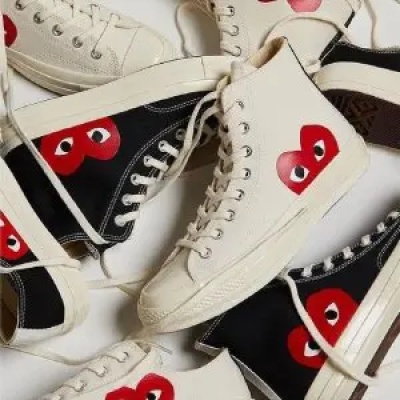 SSENSE：COMME des GARÇONS PLAY 特卖 匡威合作帆布鞋$68<br />       低至3折