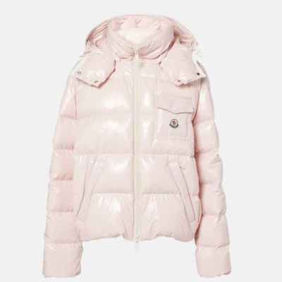 澳门站定价优势！MONCLER Andro 粉色羽绒服<br />       €1220（约9253.09元）