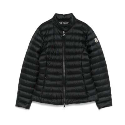 MONCLER 黑色蓬松夹克<br />       HK$6703（约6148.66元）