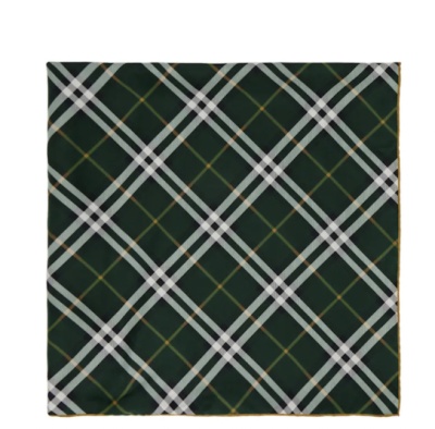 Burberry 格纹真丝方巾<br />       7.3折 $380（约2732.39元）