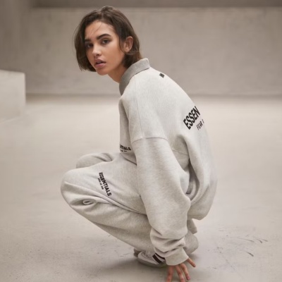 SSENSE：F.O.G Essentials 25夏季新款来袭<br />       经典款圆领T恤$60