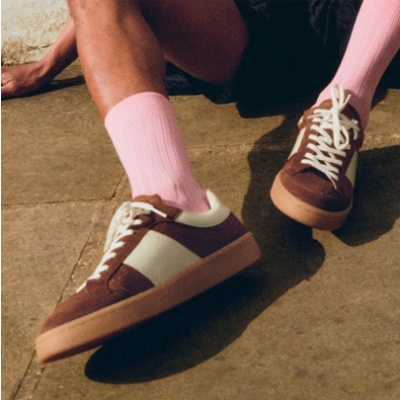 THE OUTNET 美站：男士运动鞋专场热卖 Adidas Originals 运动鞋小码捡漏$39<br />       低至3折+部分额外6.4折