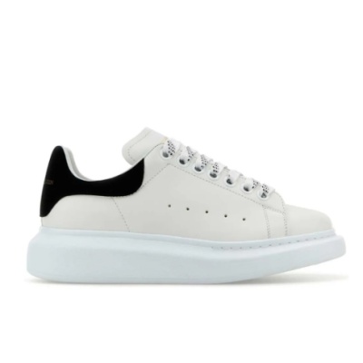港站定价优势！Alexander McQueen 麦昆黑尾小白鞋<br />       9折 HK$3058.2（约2822.41元）