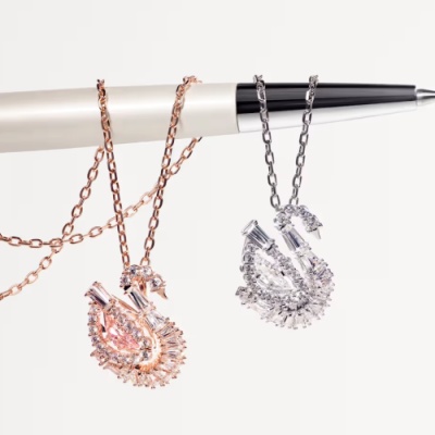 Swarovski：全场饰品热卖 大量项链、耳环等上新<br />       订单满$150免邮