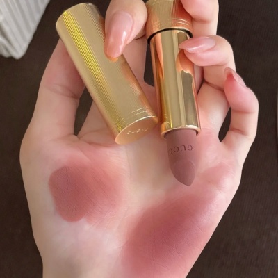 Gucci 金管口红 120<br />       £38（约367.77元）