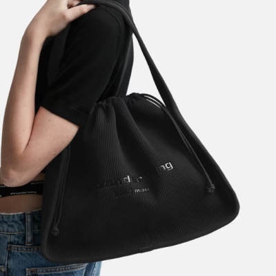 通勤款！Alexander Wang Ryan 大号黑色手提包<br />       7折 HK$2730（约2505.32元）