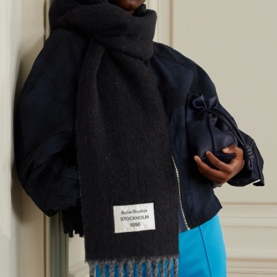 ACNE STUDIOS 黑色围巾<br />       6折 HK$1980（约1811.9元）