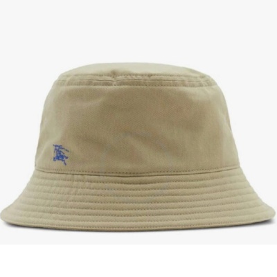 Burberry 战马标渔夫帽<br />       2.1折 $99（约702.55元）