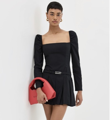 Reformation Rebecca 羊绒系带开衫<br />       2.3折 $55.8（约395.79元）