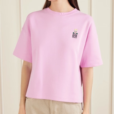 LOEWE 罗意威 x Louis Wain 徽标粉色T恤<br />&nbsp;&nbsp;&nbsp;&nbsp;&nbsp;&nbsp;&nbsp;HK$4800（约4317.12元）