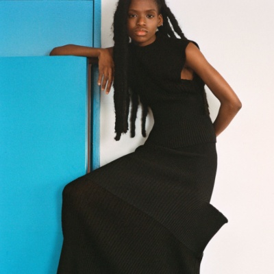 SSENSE：Pleats Please Issey Miyake 三宅褶皱经典焕新 半身裙$323<br />&nbsp;&nbsp;&nbsp;&nbsp;&nbsp;&nbsp;&nbsp;低至3折解锁永恒设计感