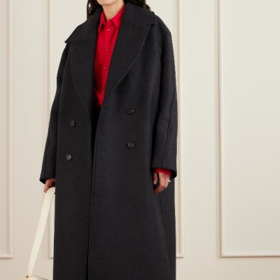 LEMAIRE Oversized 真丝缎面衬衫<br />&nbsp;&nbsp;&nbsp;&nbsp;&nbsp;&nbsp;&nbsp;6折&nbsp;HK$4740（约4239.93元）