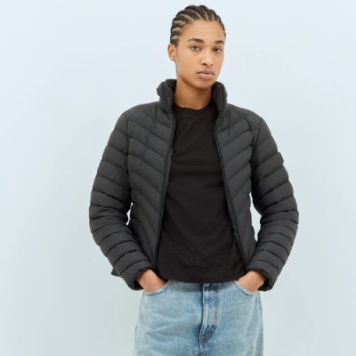 Moncler 蒙口 短款羽绒服夹克<br />&nbsp;&nbsp;&nbsp;&nbsp;&nbsp;&nbsp;&nbsp;8折&nbsp;HK$10283.2（约9105.77元）