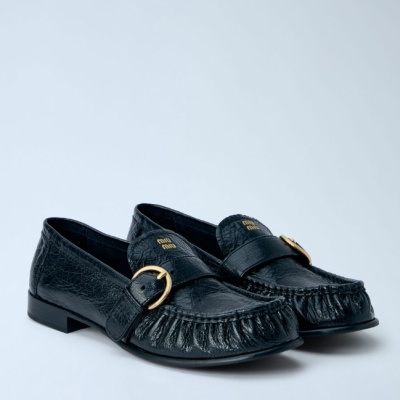 Miu Miu 黑色乐福鞋<br />&nbsp;&nbsp;&nbsp;&nbsp;&nbsp;&nbsp;&nbsp;8.5折&nbsp;HK$6587.5（约5660.64元）