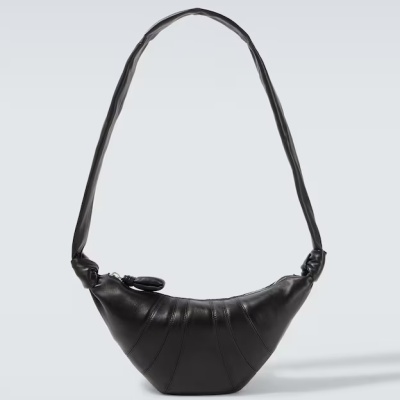 澳门站定价优势！LEMAIRE 小号棕色皮革牛角包<br />&nbsp;&nbsp;&nbsp;&nbsp;&nbsp;&nbsp;&nbsp;€770（约5806.72元）