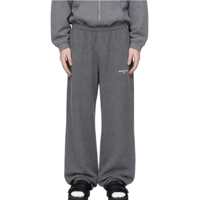 Alexander Wang  标志印花中腰卫裤<br />&nbsp;&nbsp;&nbsp;&nbsp;&nbsp;&nbsp;&nbsp;8折&nbsp;$360（约2415.42元）
