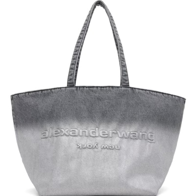 Alexander Wang  大号托特包 牛仔材质<br />&nbsp;&nbsp;&nbsp;&nbsp;&nbsp;&nbsp;&nbsp;6.2折&nbsp;$369（约2465.36元）