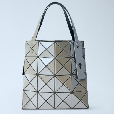 Bao Bao Issey Miyake 三宅一生 Carat 手提包<br />&nbsp;&nbsp;&nbsp;&nbsp;&nbsp;&nbsp;&nbsp;7.5折&nbsp;HK$3790.5（约3224.96元）
